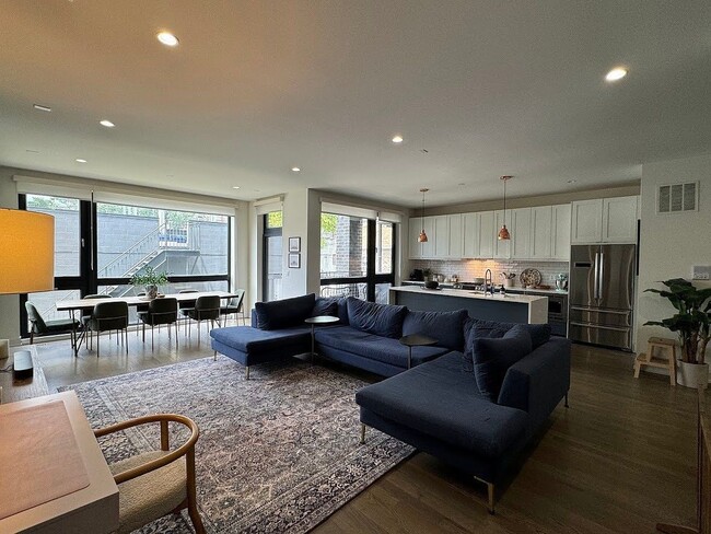 Foto del edificio - 1020 N Marshfield Ave