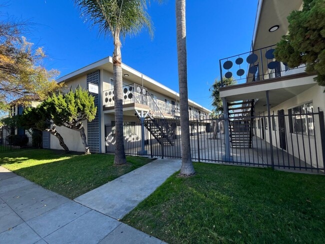 SPACIOUS 2 BEDROOM 1 BATH UPSTAIRS - SPACIOUS 2 BEDROOM 1 BATH UPSTAIRS Apartment