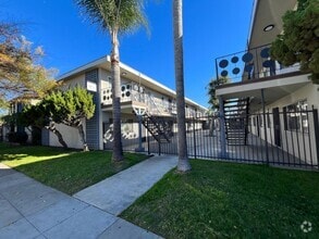 Building Photo - 1604 Henderson Ave