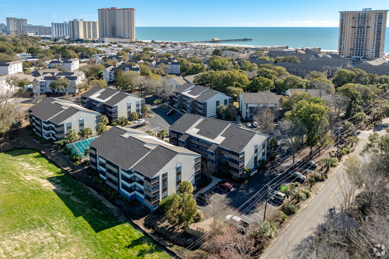 Aerial wide view. - Summertree Village