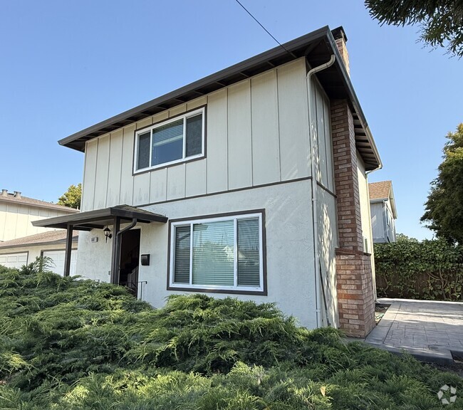 Building Photo - 1681 Crescent Ave