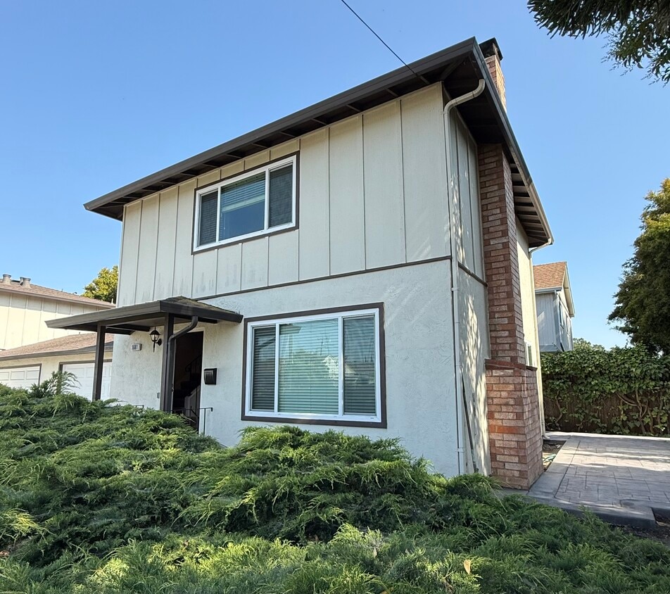 Primary Photo - 1681 Crescent Ave
