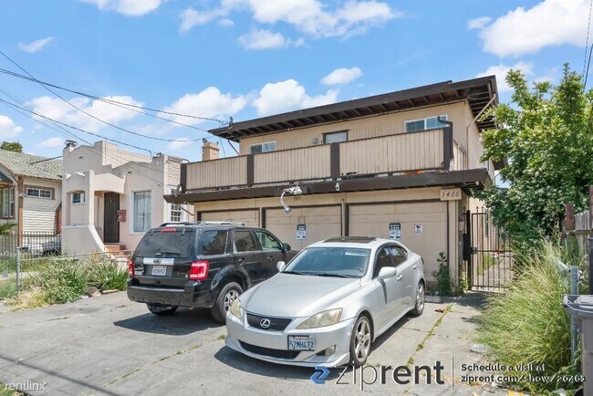 Foto del edificio - 2 br, 1 bath Triplex - 1466 77th Avenue, O...
