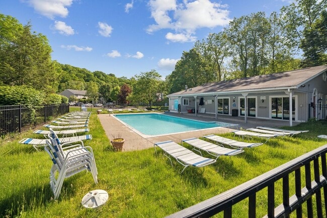 Building Photo - Beautiful 2 Bed 1.5 Bath Townhouse in Oakm...