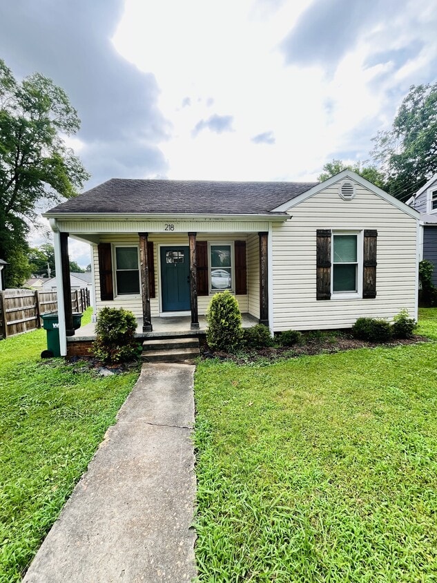 Primary Photo - 218 Clay St