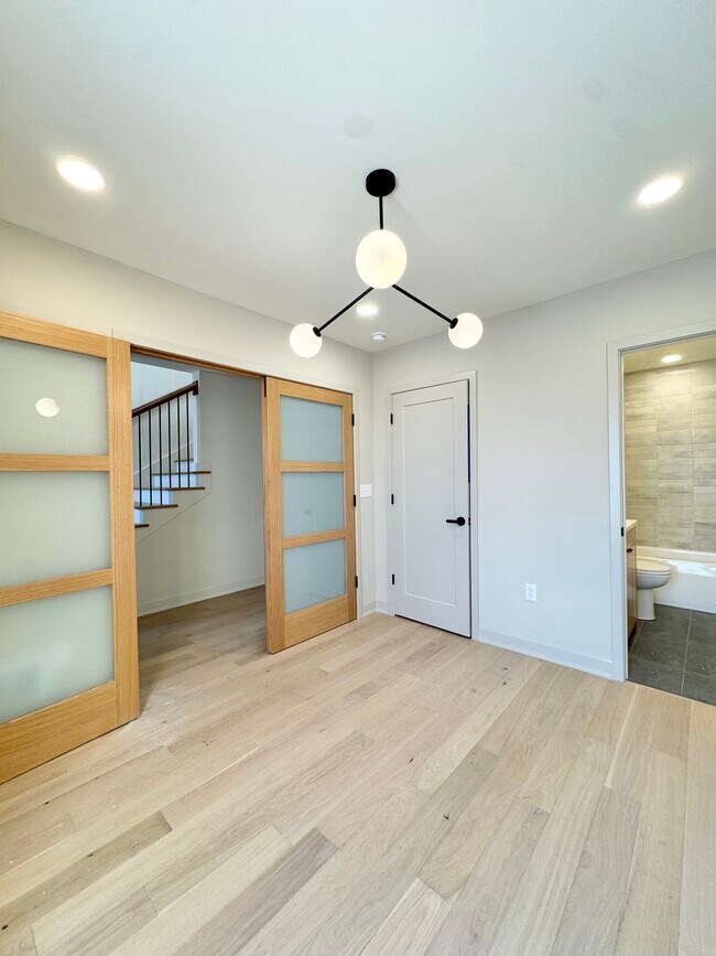 Foto del edificio - 537 E 19th St