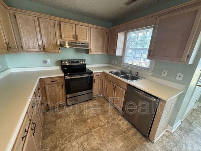 Building Photo - 2124 Tanglewood Rd