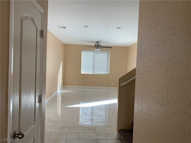 Building Photo - 10596 La Campana St