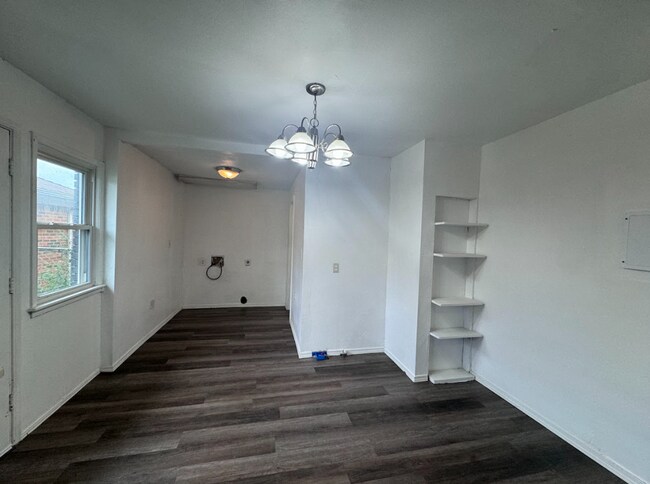 Foto del edificio - Charming 5 Bedroom Home **DEPOSIT SPECIAL!...
