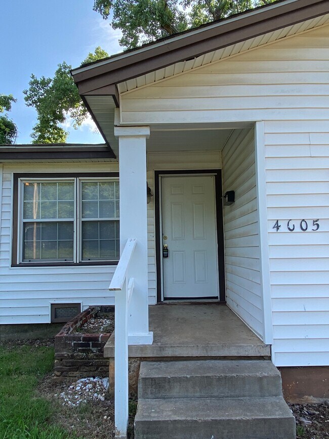 Building Photo - 4005 Crabtree Cove