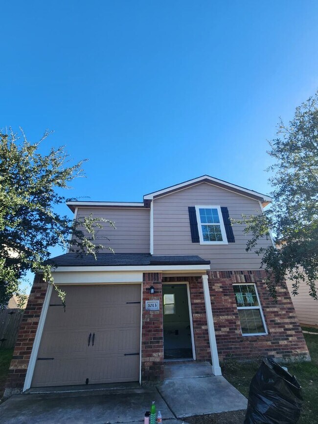 Building Photo - 1013 Woodward Ct