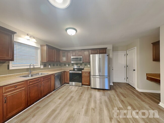 Foto del edificio - 3450 Southwood Dr