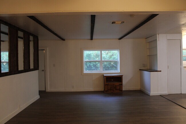 Foto del edificio - 303 W Taylor St