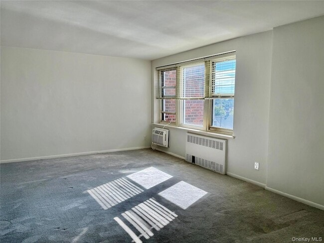 Building Photo - 190 Mineola Blvd