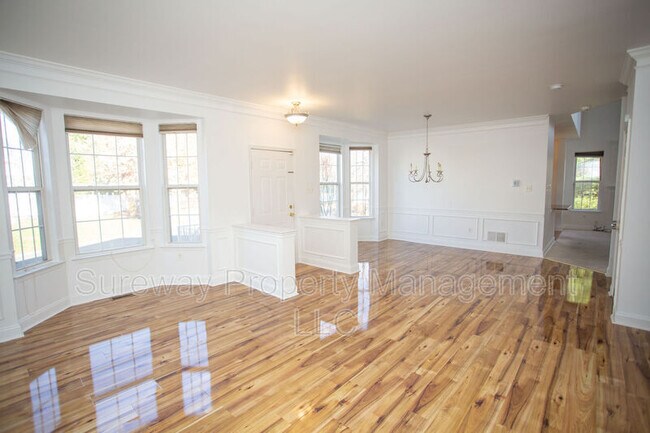 Foto del edificio - 12 Hathaway Ct