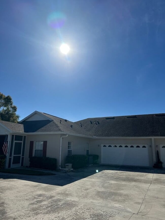 Building Photo - Heritage Oak Park Villa/ Gated Community