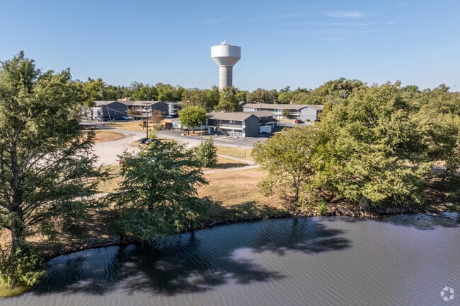 City Lake front - Lakeside Apartments