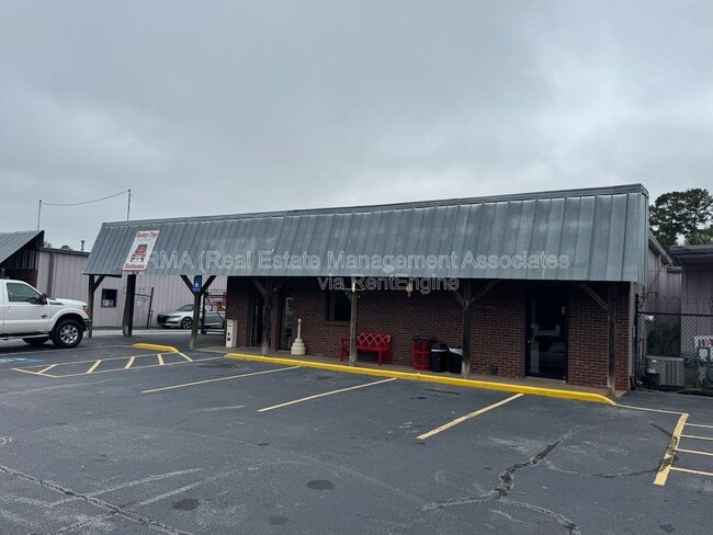 Building Photo - 1731 Newnan Rd