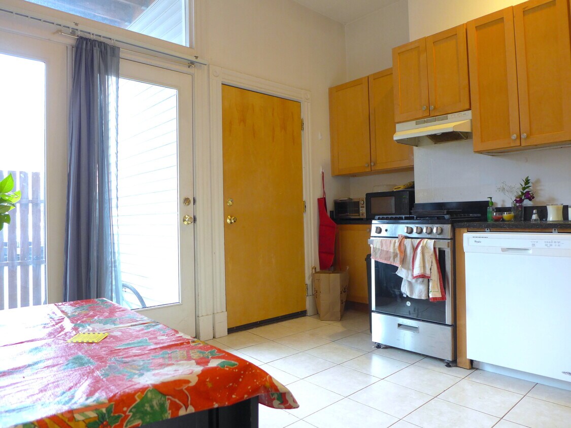 Primary Photo - 3 Worthington St