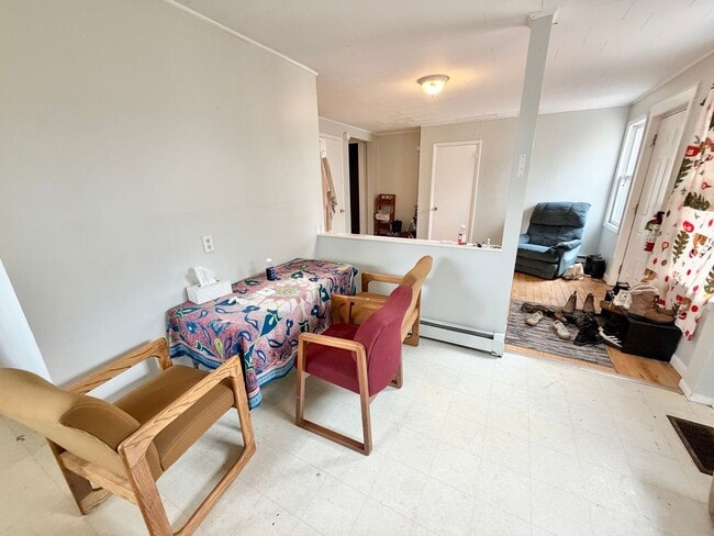 Photo - 3 Bedroom Apartment in Burlington VT Available 6/1!