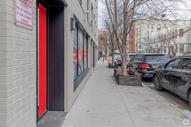Pasarela - 2321 Belmont Ave