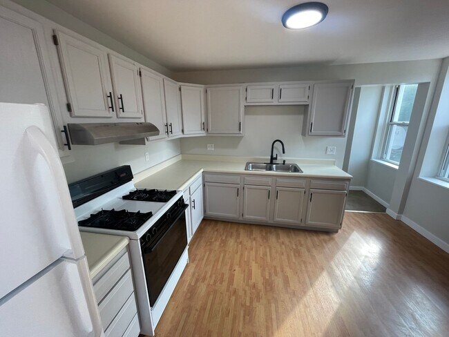 Foto del edificio - 155 Kendall Ave