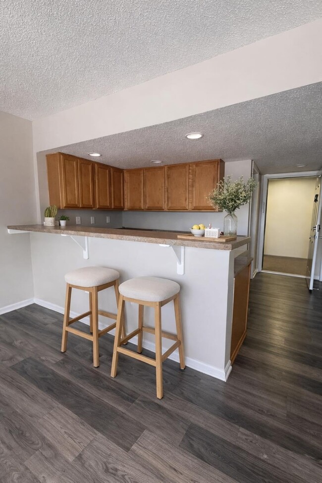 Building Photo - Spanish Oaks