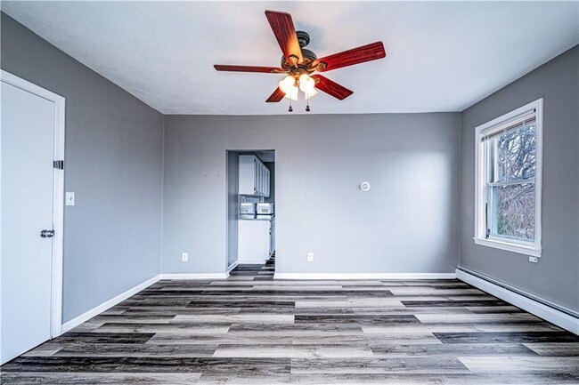 Building Photo - 216 Maplewood Ave