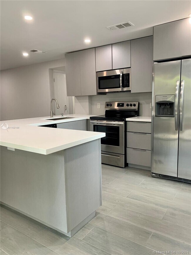 Foto del edificio - 3685 SW 3rd Ave