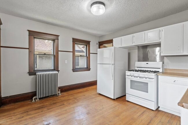 Building Photo - 3017 29th Ave S