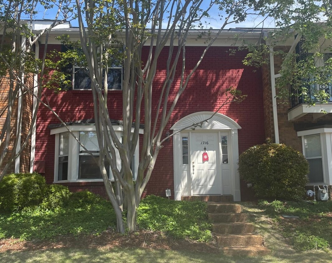 Photo - Reston Place - 1716 Bienville Street