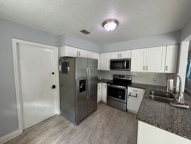 Photo - AVAILABLE NOW! 2BD/2BA Modern Elegance Mee... House