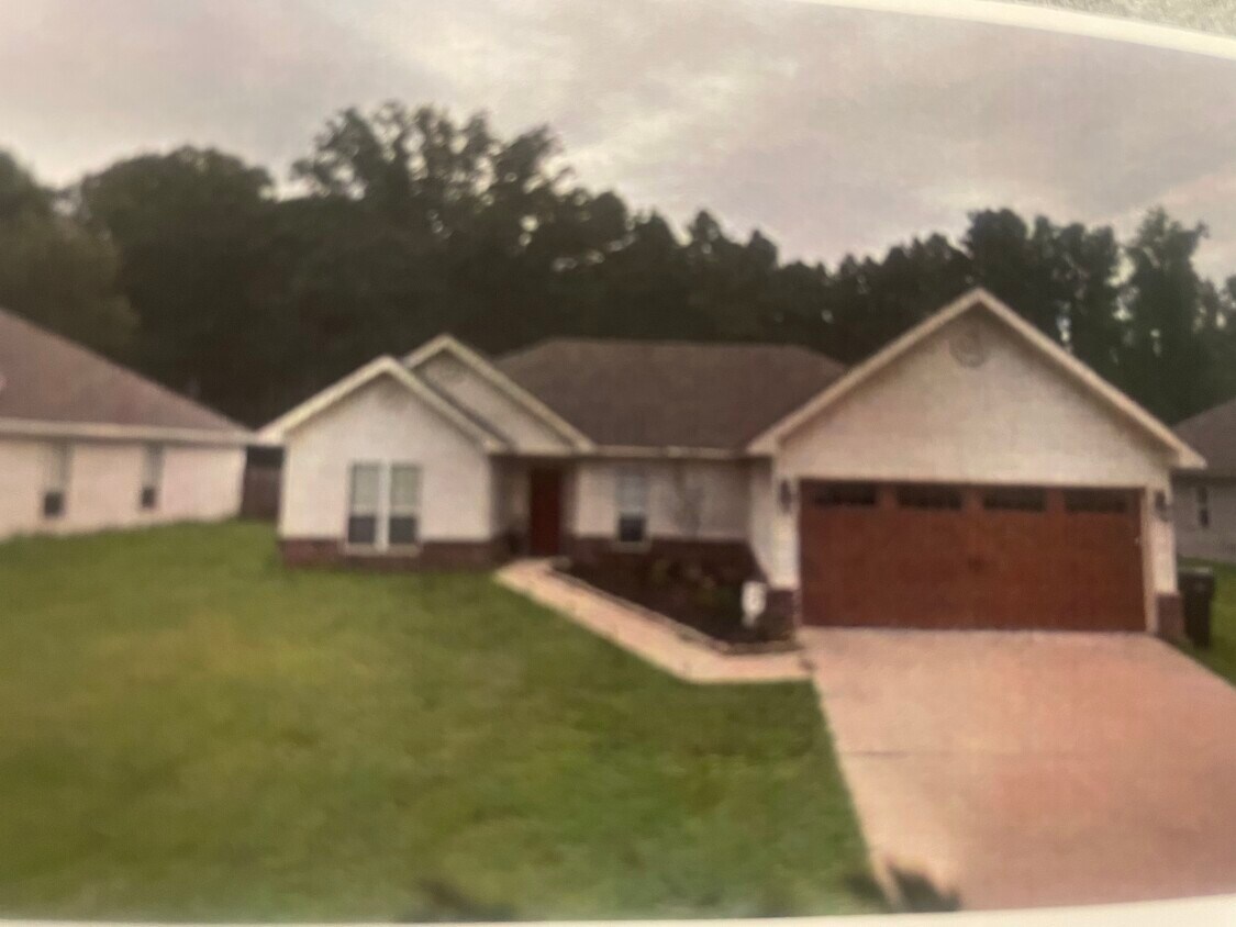 Foto principal - 351 Meadow Creek Dr
