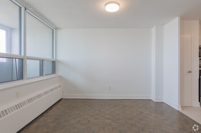 2 chambres, 1 salle de bain - 999 pi² - Salle à manger - 2397 FINCH AVE W