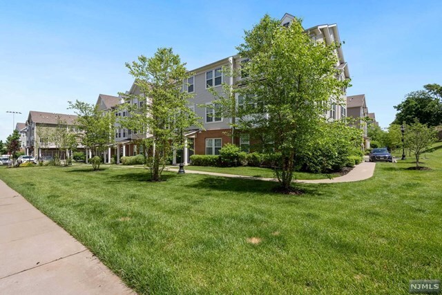 Building Photo - 44 Truman Dr