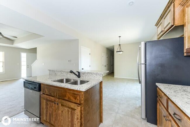 Building Photo - 1400 NW Hilltop Ln, Grain Valley, MO 64029