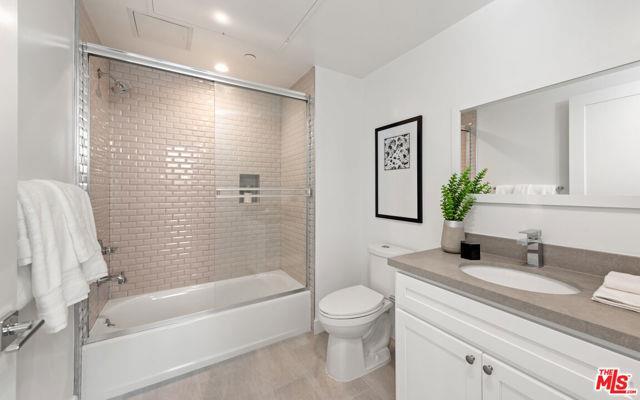 Foto del edificio - 667 Wilton Pl