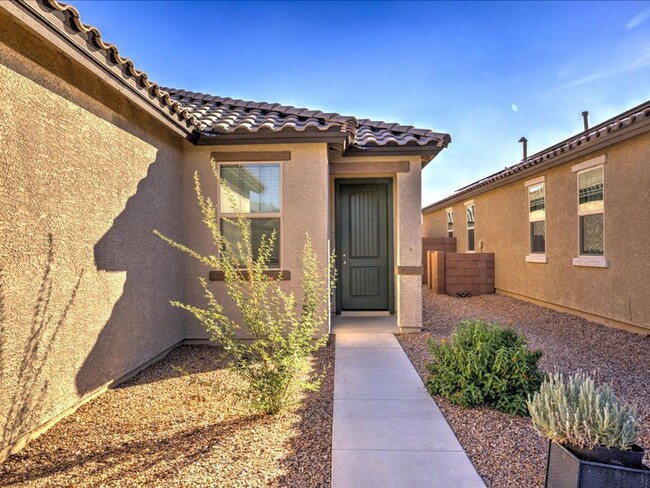 Building Photo - 4 Bedroom, 2 Bath