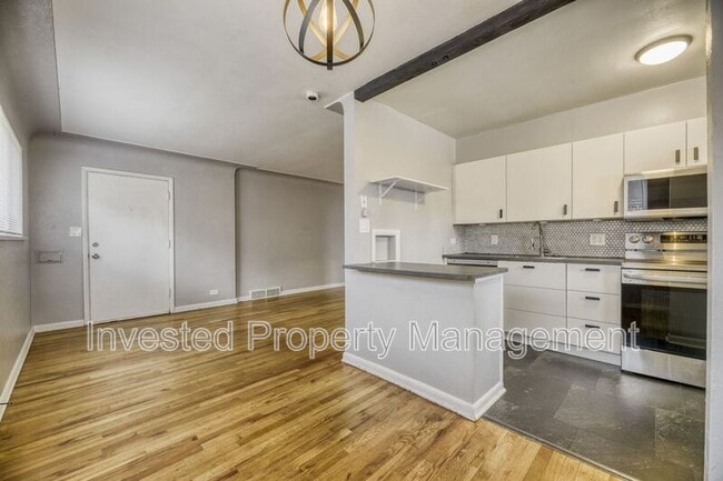 Foto del edificio - 3519 S Downing St