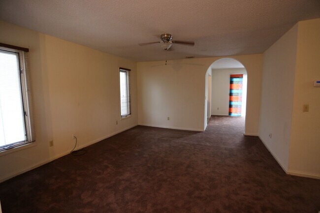 Foto del edificio - 706 Hillwood Dr