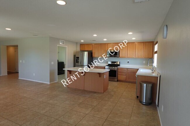 Building Photo - 4 Bedroom 2 Bathroom Single Story Home for...