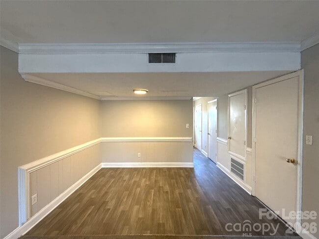 Building Photo - 7906 Oak Meadow Ct