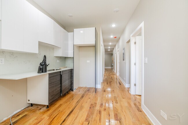 Foto del edificio - 6338 S Vernon Ave