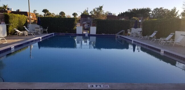Foto del edificio - 1458 N Lawnwood Cir