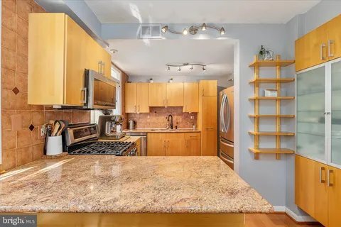 Building Photo - 103 N George Mason Dr