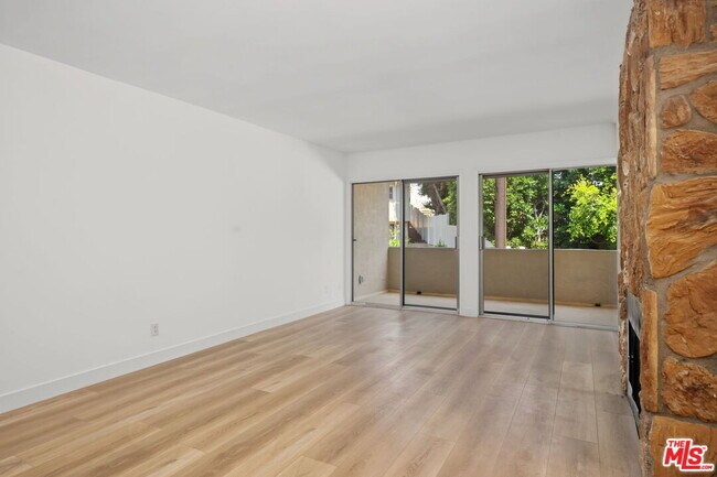Foto del edificio - 16169 Sunset Blvd
