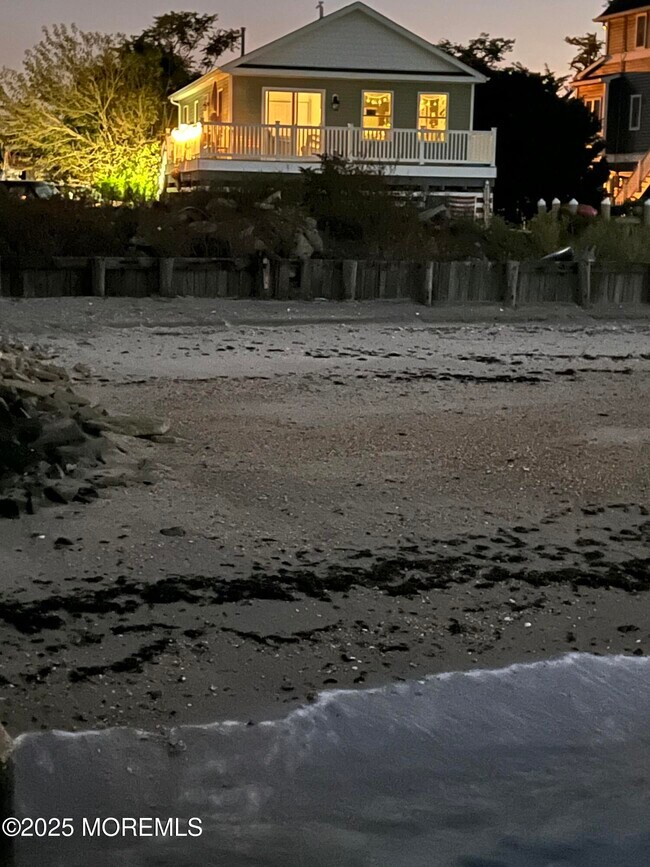 Foto del edificio - 1 Burlington Ave