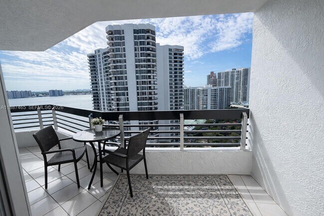 Foto del edificio - 19195 NE 36th Pl