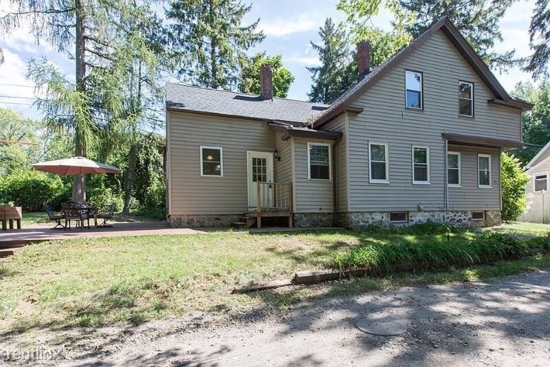 Primary Photo - 1 br, 1 bath Apartment - 73 Riverview St