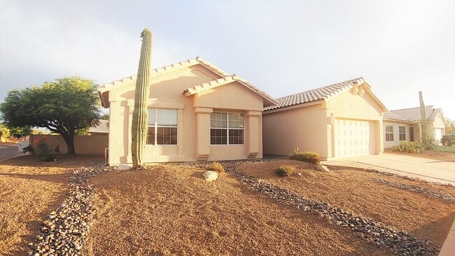 Building Photo - Beautiful 4 Bed/2 Bath in Rita Ranch - Com...